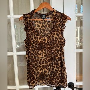 ⭐️ Bobeau ruffle neck tank, leopard